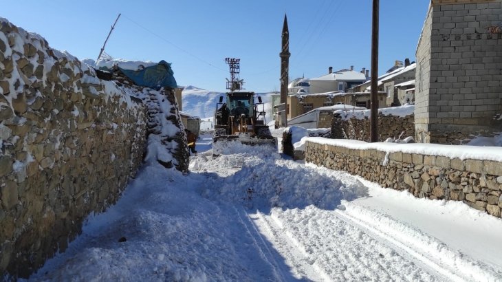 Gürpınar Belediyesi Karla Mücadele Çalışmalarını Sürdürüyor